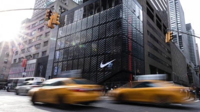 Retailers With Flagships Are Jumping Ship