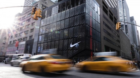 Retailers With Flagships Are Jumping Ship